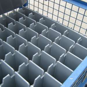 separator inside a cage pallet